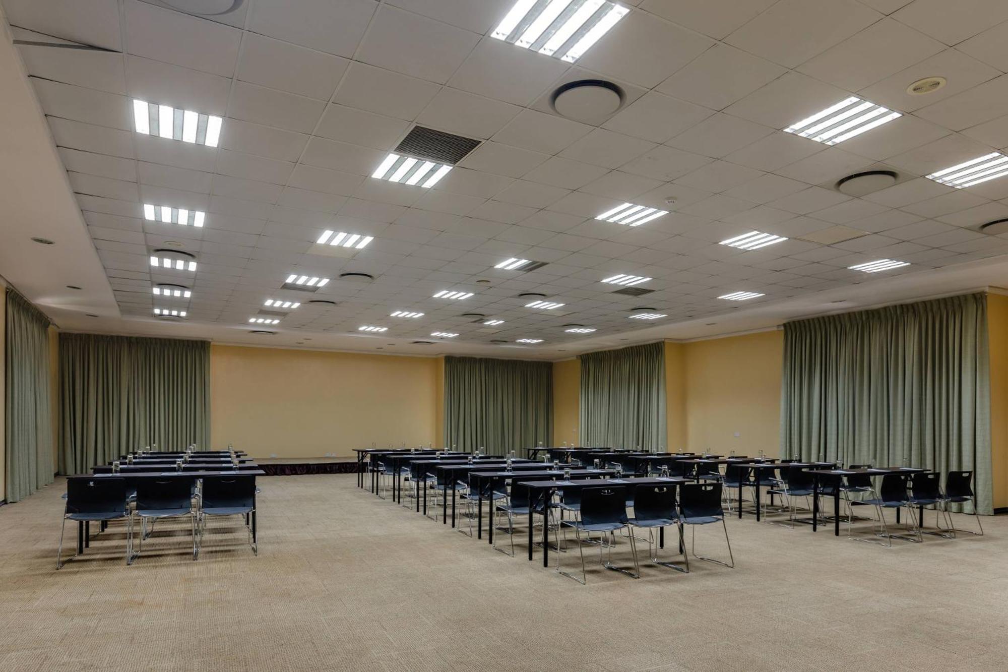 Protea Hotel By Marriott Benin City Select Emotan Екстер'єр фото