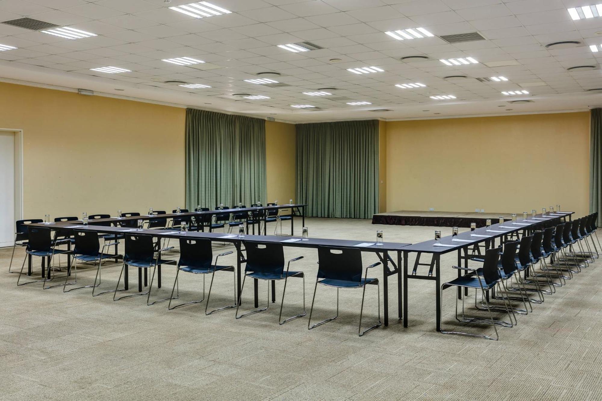 Protea Hotel By Marriott Benin City Select Emotan Екстер'єр фото