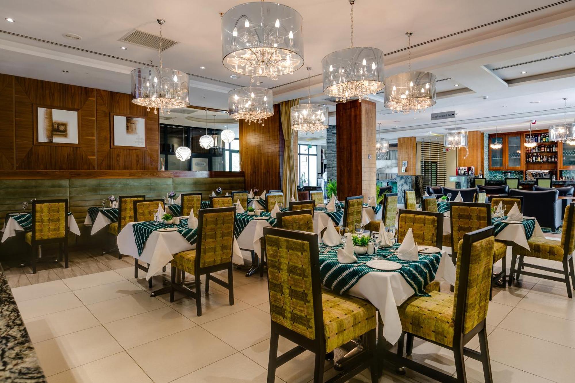 Protea Hotel By Marriott Benin City Select Emotan Екстер'єр фото