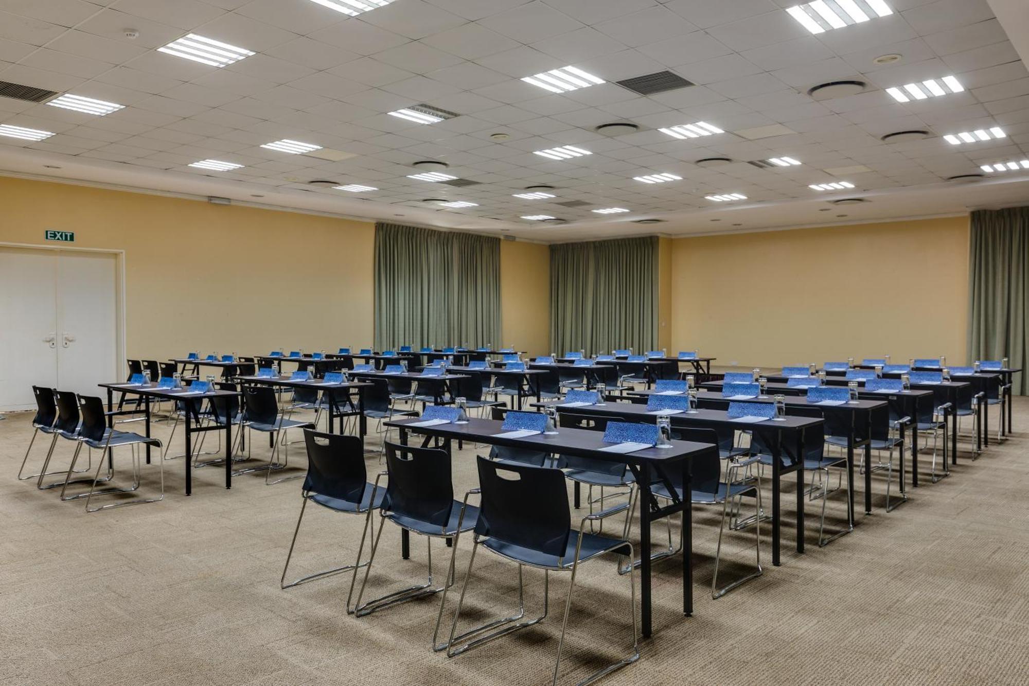 Protea Hotel By Marriott Benin City Select Emotan Екстер'єр фото