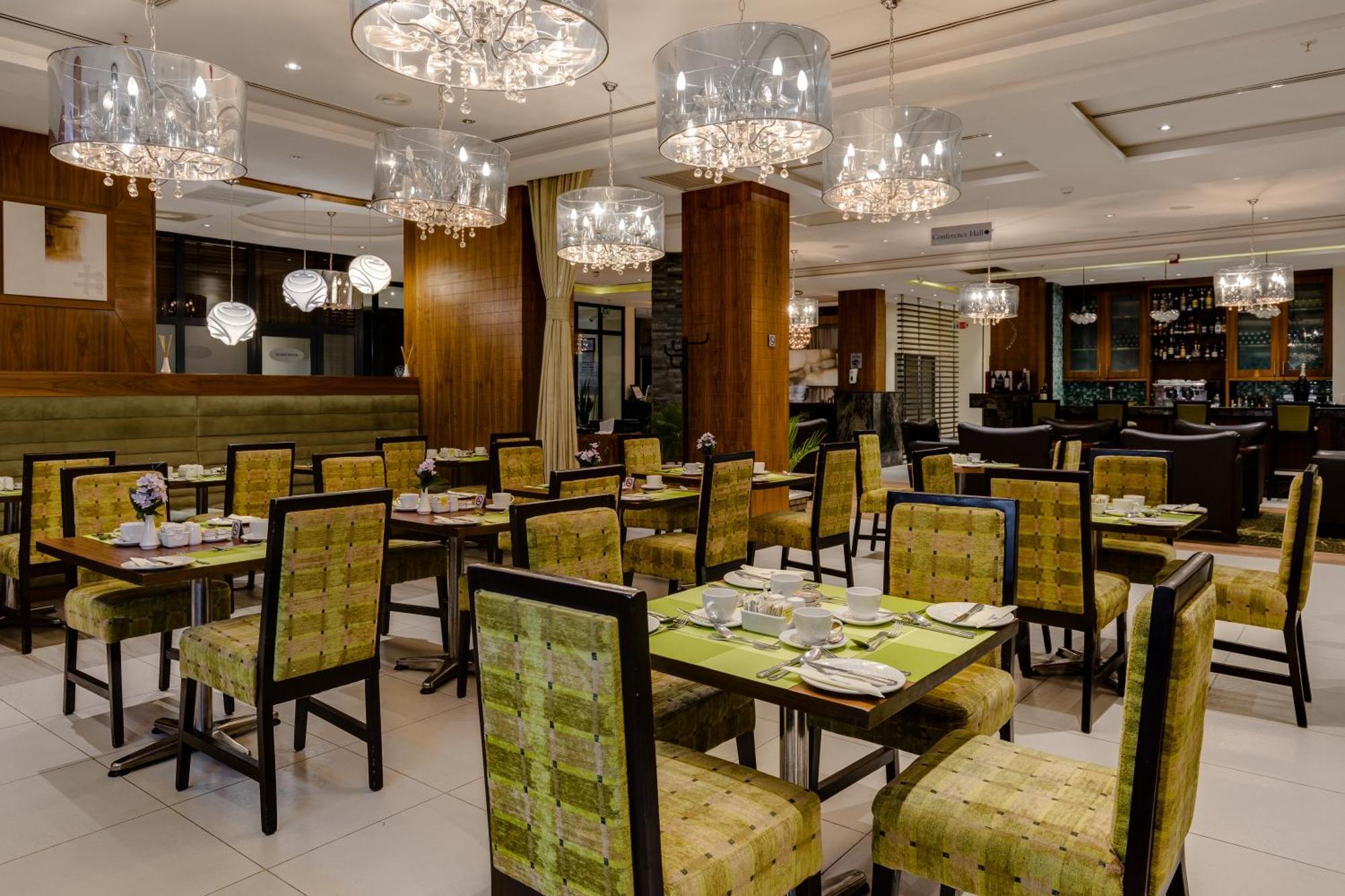 Protea Hotel By Marriott Benin City Select Emotan Екстер'єр фото