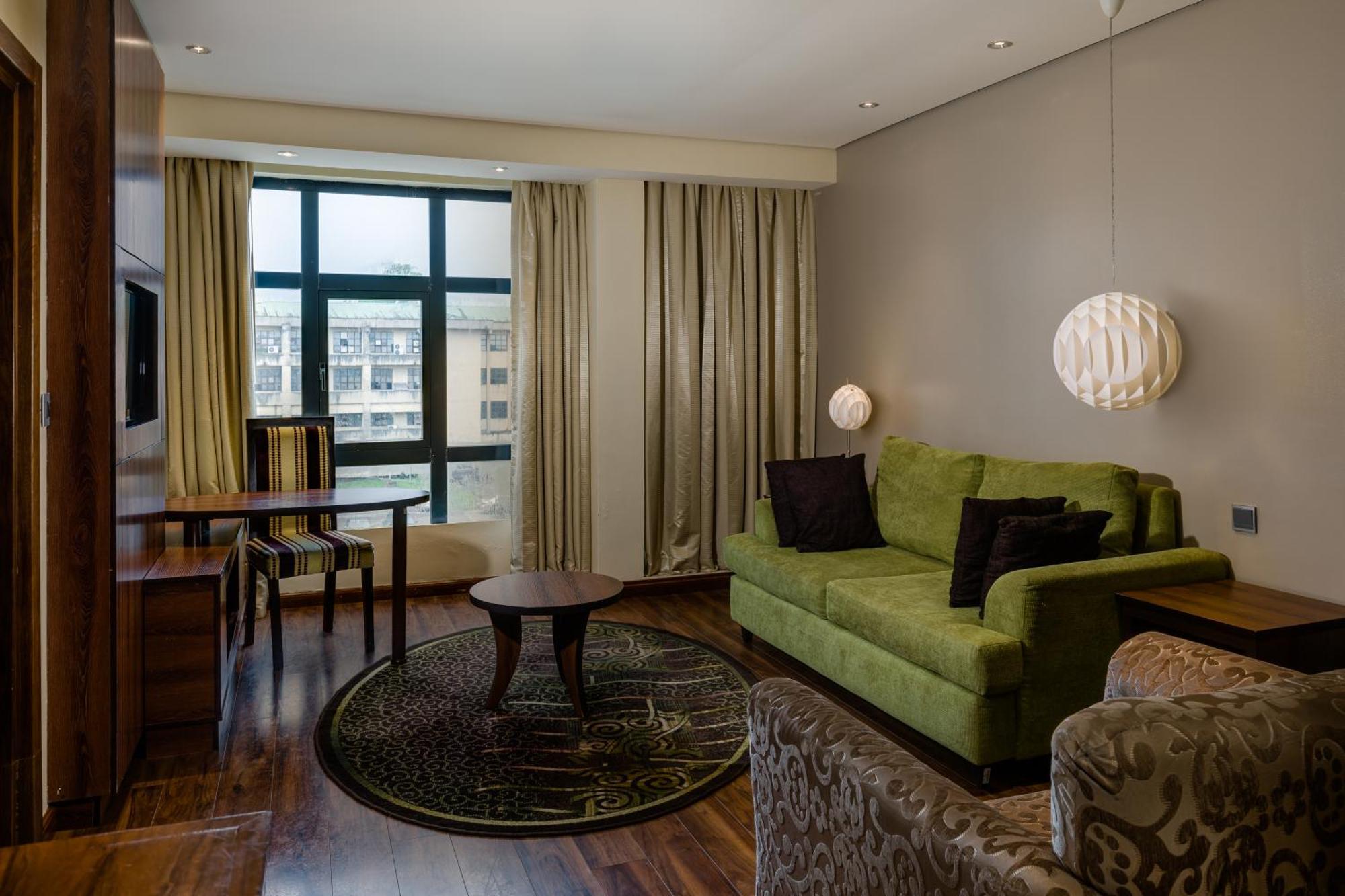 Protea Hotel By Marriott Benin City Select Emotan Екстер'єр фото