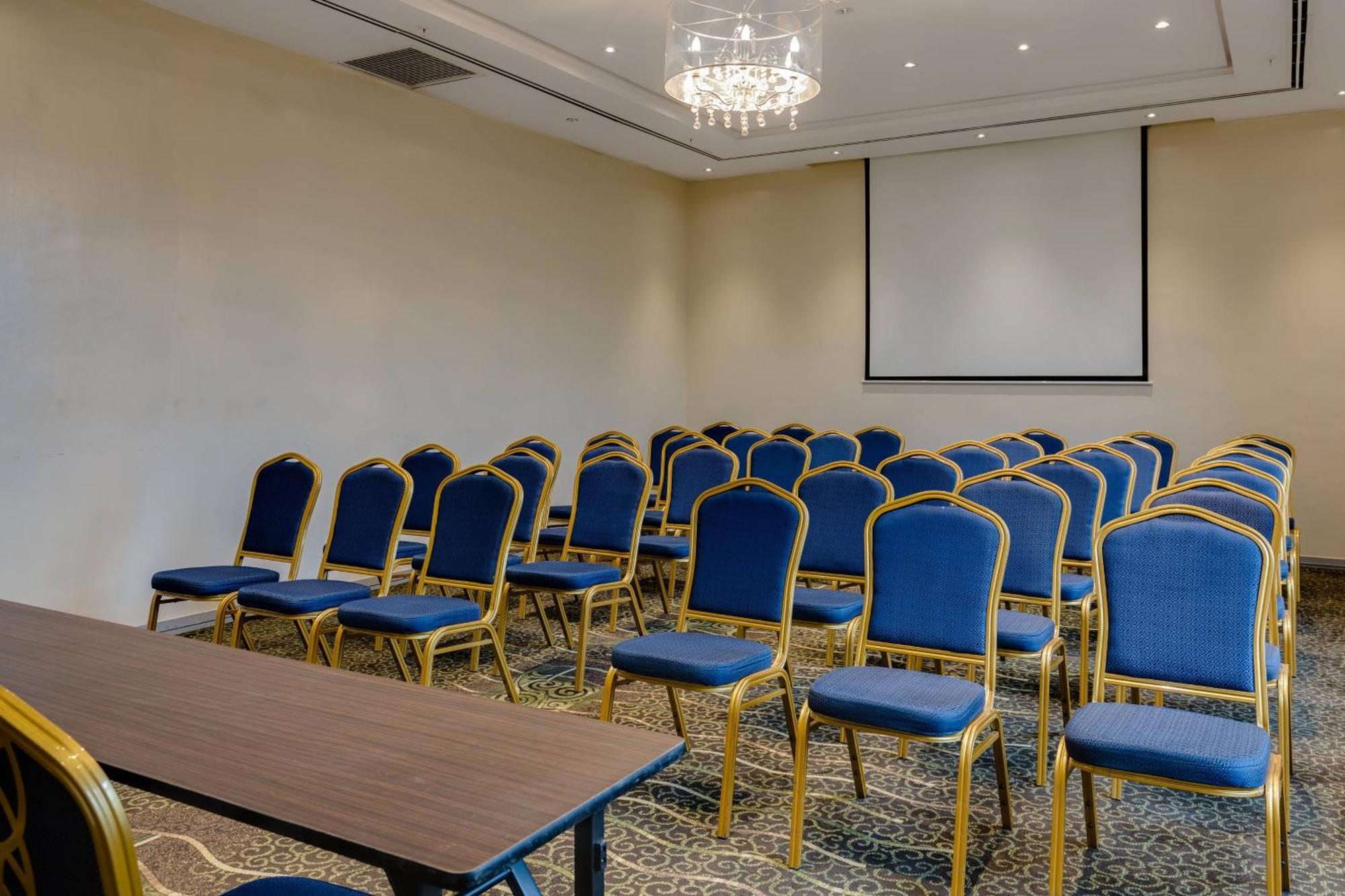 Protea Hotel By Marriott Benin City Select Emotan Екстер'єр фото