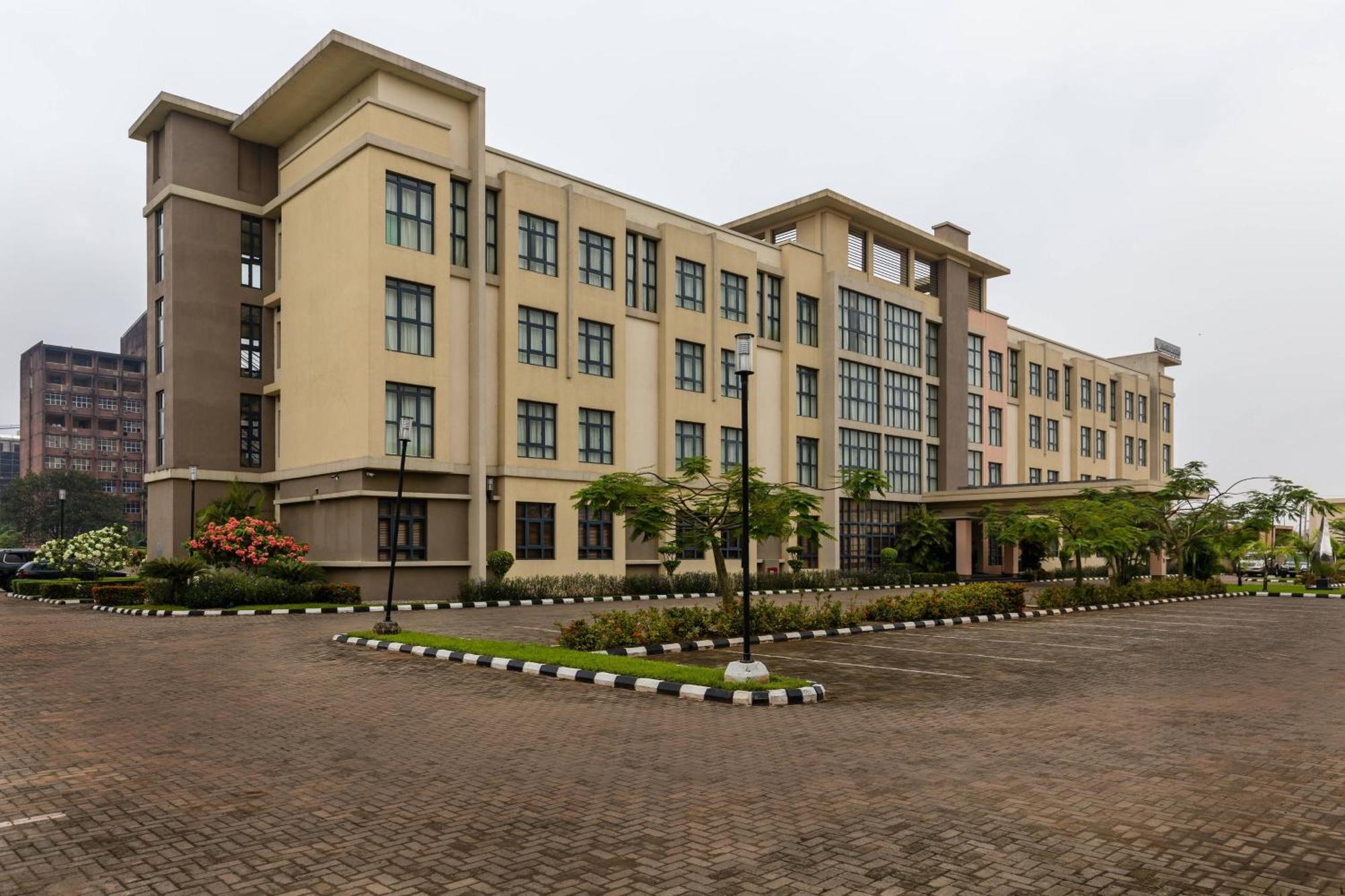 Protea Hotel By Marriott Benin City Select Emotan Екстер'єр фото