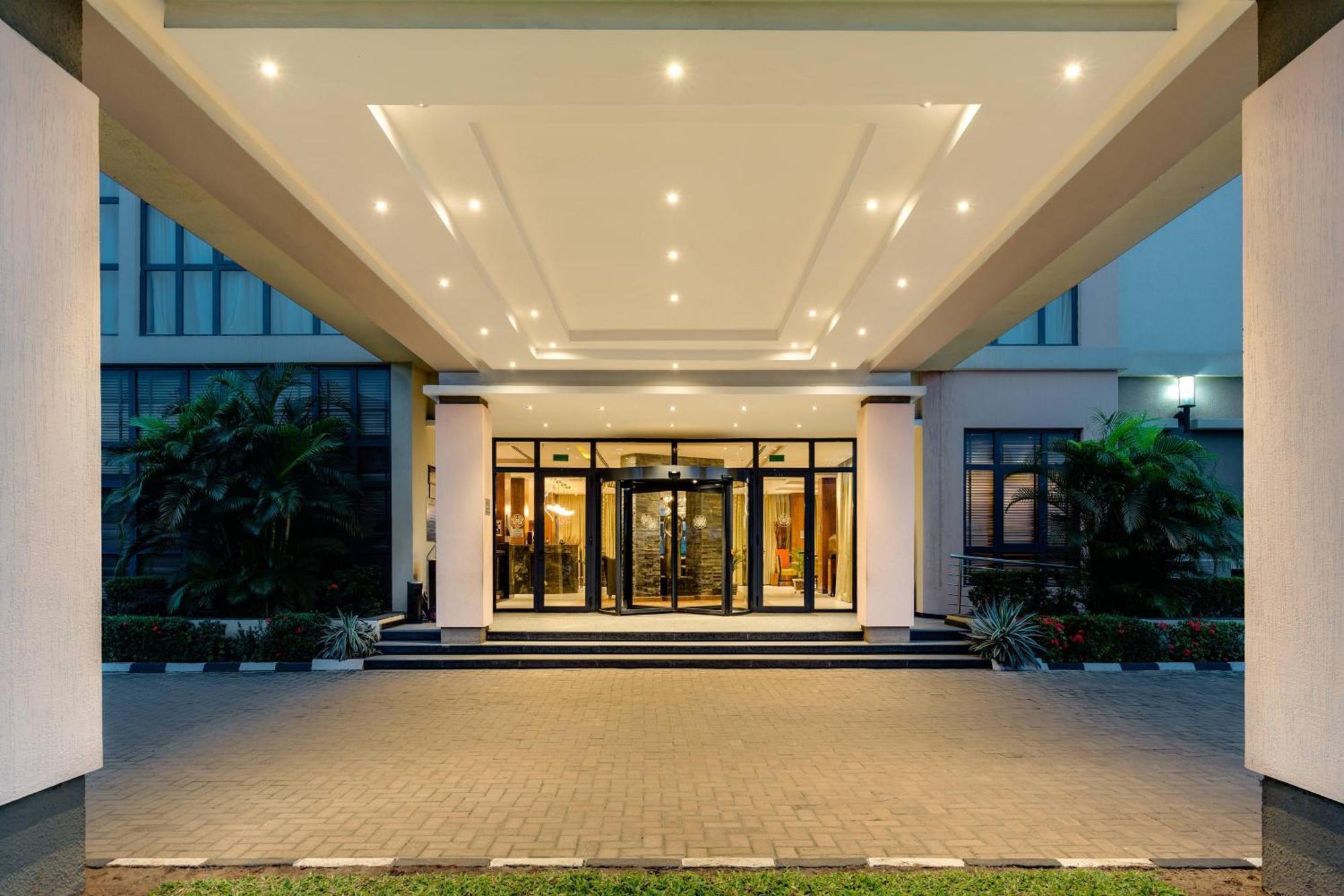 Protea Hotel By Marriott Benin City Select Emotan Екстер'єр фото