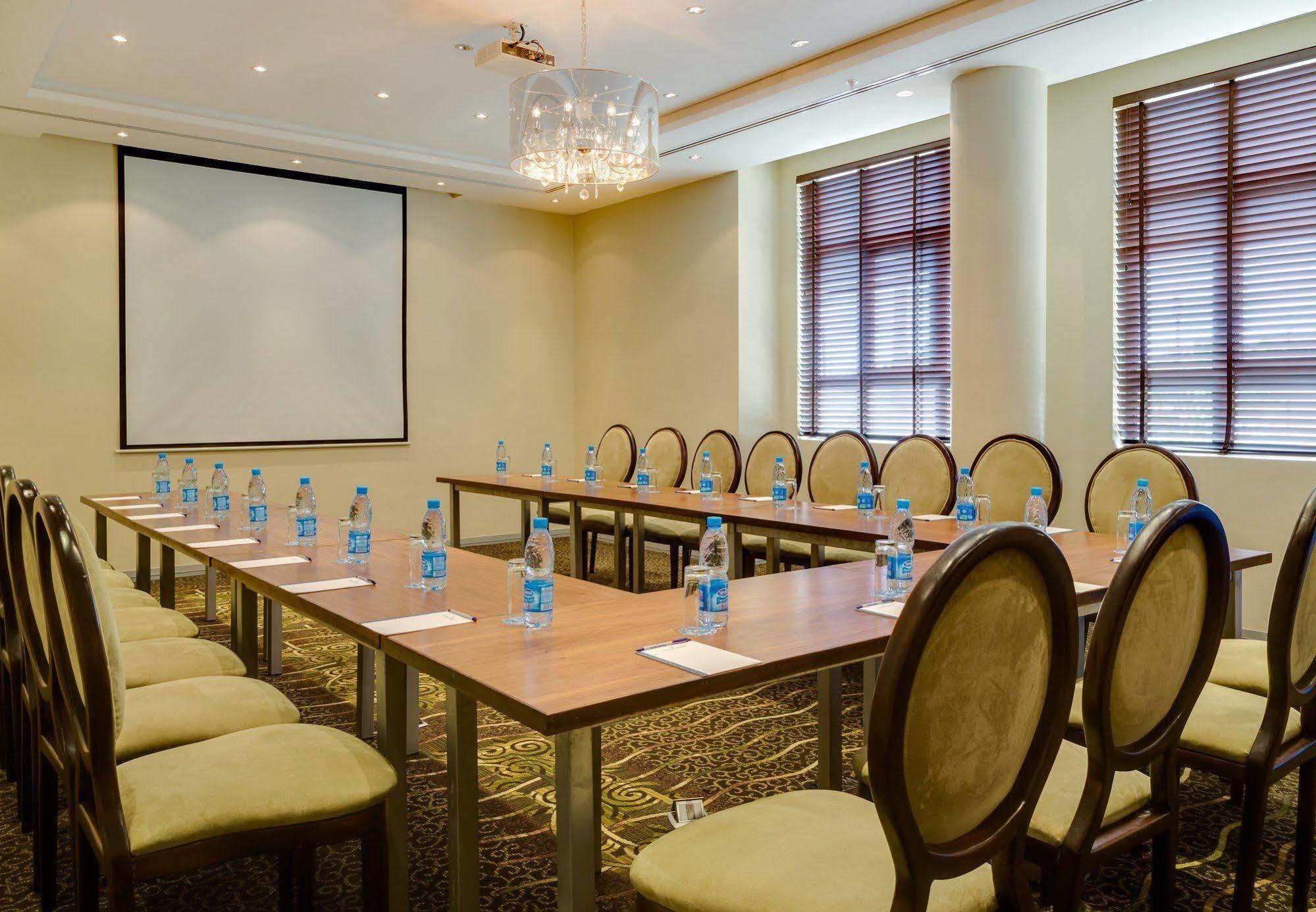 Protea Hotel By Marriott Benin City Select Emotan Екстер'єр фото