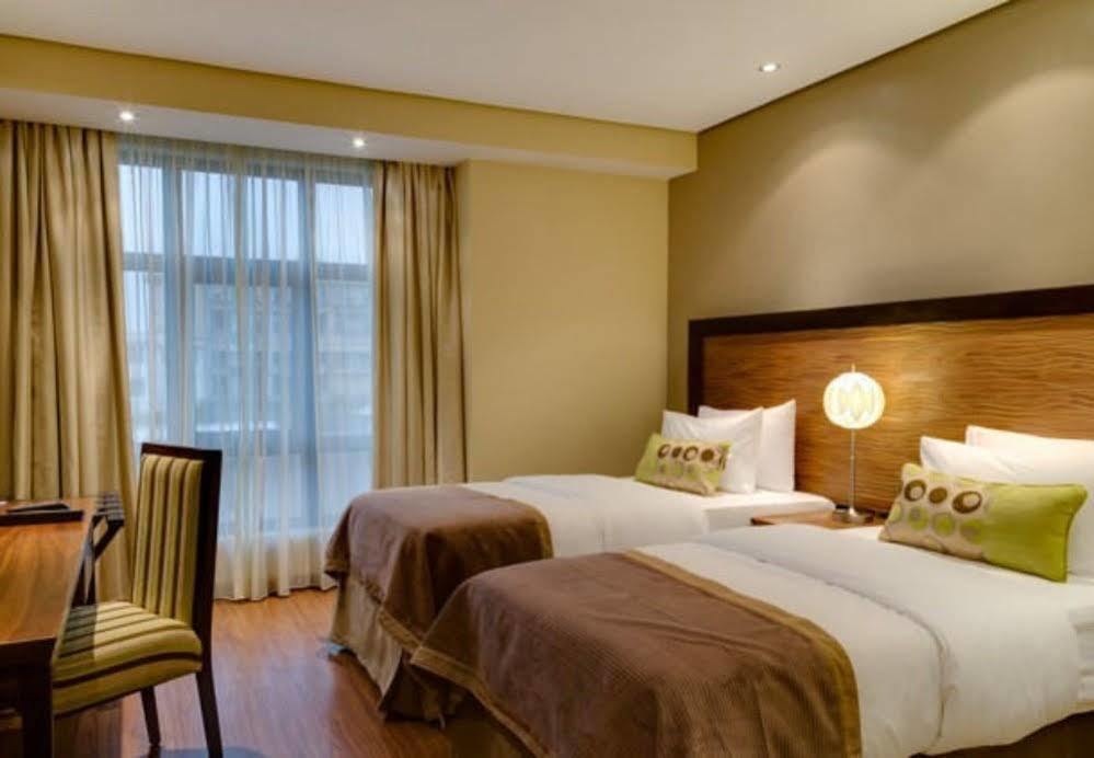 Protea Hotel By Marriott Benin City Select Emotan Екстер'єр фото